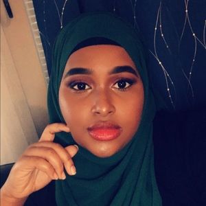 Meet your Posher, Hawo